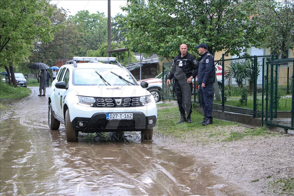 Bosna Hersek'teki sel hayatı olumsuz etkiledi