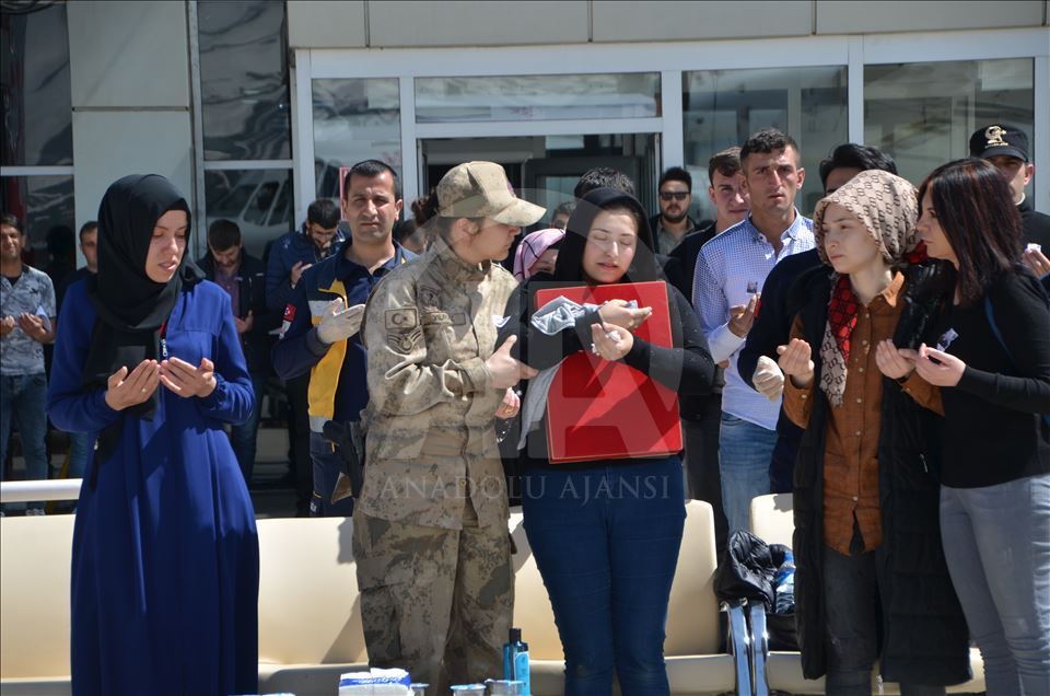 Hakkari'de şehit asker için tören