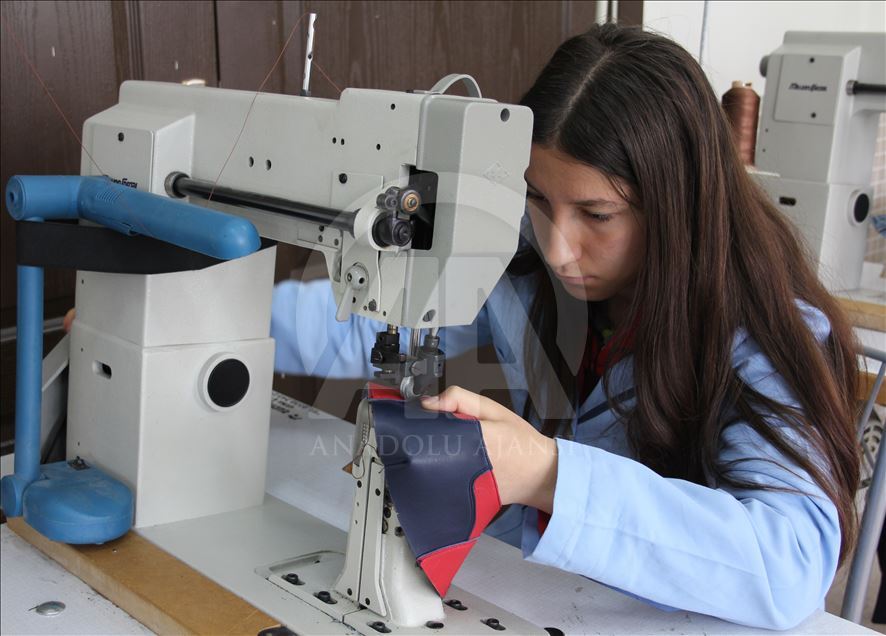 ALTIN FIRSAT KAPISI: MESLEK LİSELERİ - Türkiye'nin "ayakkabı tasarımcıları" bu okulda yetişiyor
