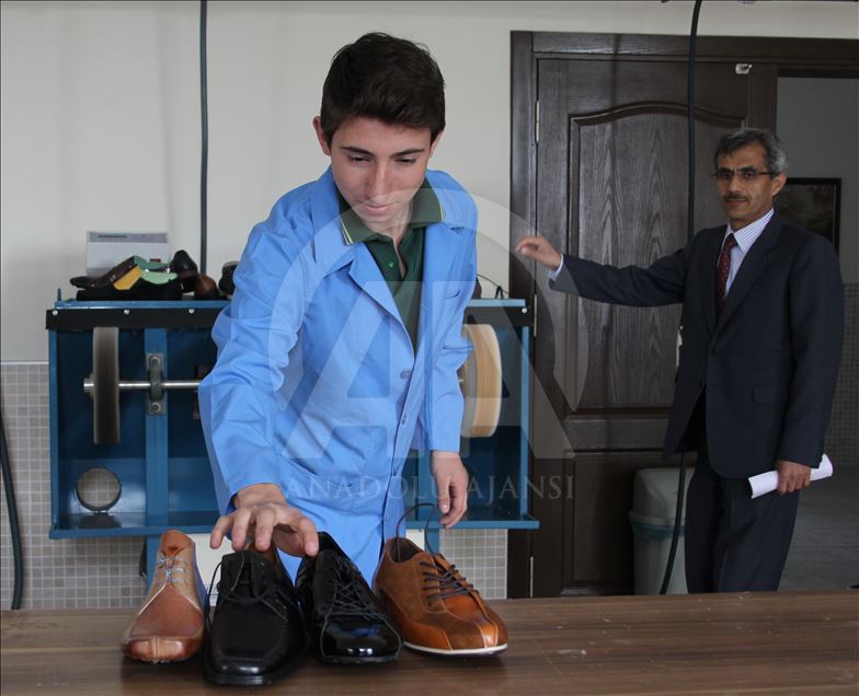 ALTIN FIRSAT KAPISI: MESLEK LİSELERİ - Türkiye'nin "ayakkabı tasarımcıları" bu okulda yetişiyor