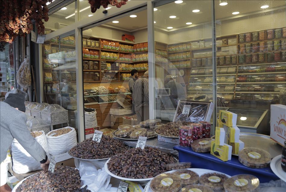 أسواق الفاتح بإسطنبول.. بركة رمضان قبل الإفطار
