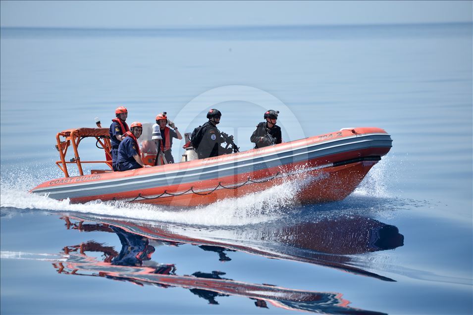 В Турции отработали действия по спасению мигрантов на море