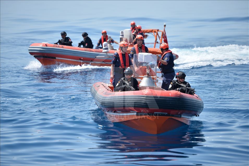 В Турции отработали действия по спасению мигрантов на море