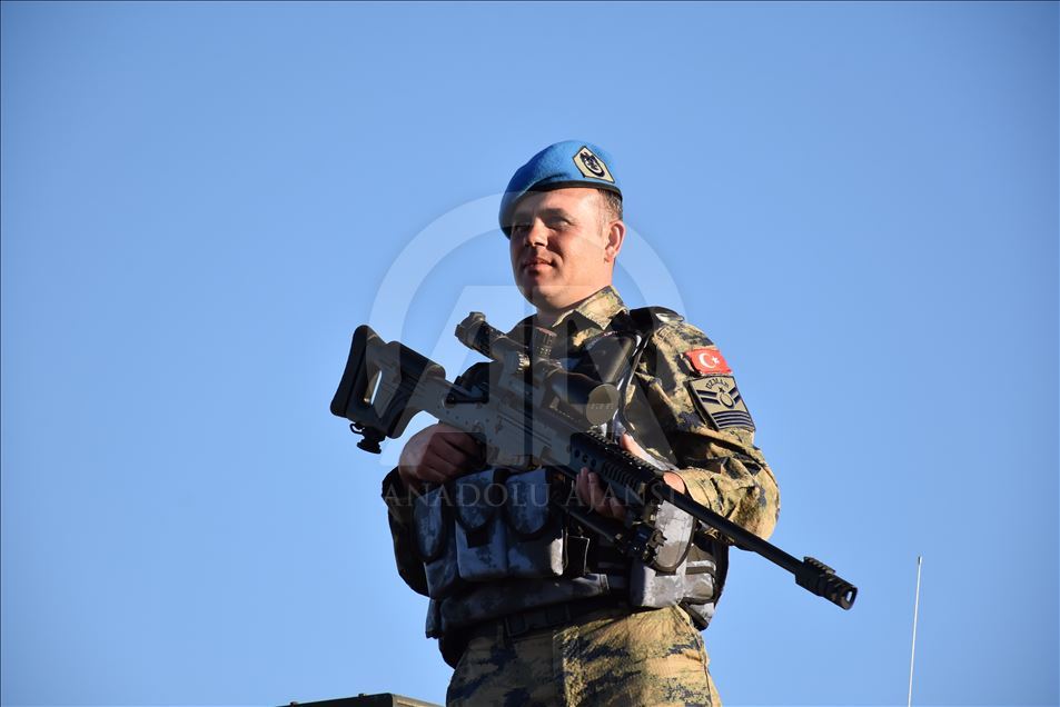 Elleri tetikte gözleri semada iftar ve sahur yapıyorlar
