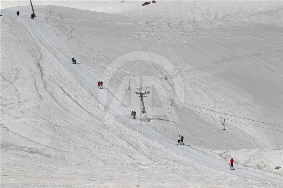 Hakkari'de mayısta kayak keyfi