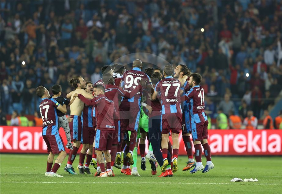 Trabzonspor evinde Beşiktaş'ı 2 golle geçti