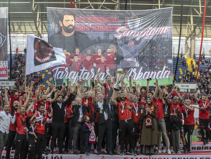 Gençlerbirliği kupasını aldı