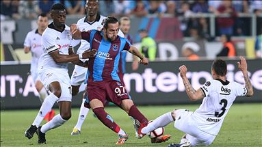 Trabzonspor evinde Beşiktaş'ı 2 golle geçti