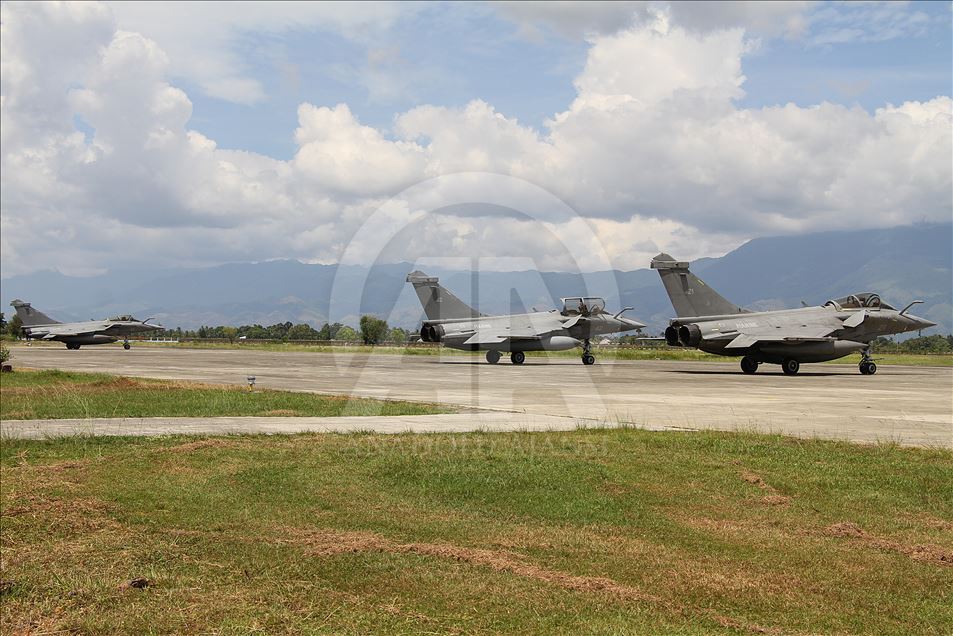 Fransız Deniz Kuvvetlerine ait savaş uçağı Endonezya'nın Açe kentine zorunlu iniş yaptı