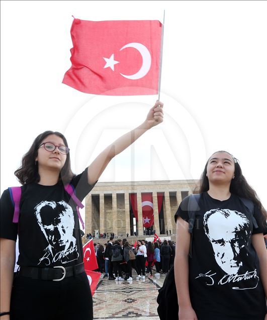 تركيا تحيي ذكرى أتاتورك وتحتفل بعيد الشباب