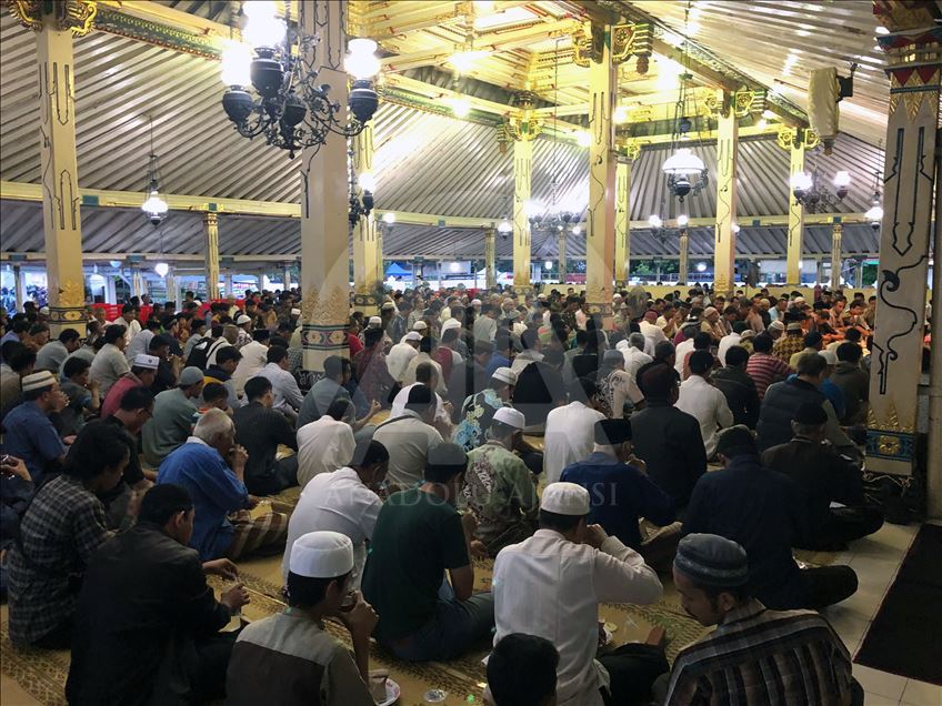 "أسواق الظهيرة".. جزء مهم من ثقافة رمضان في إندونيسيا