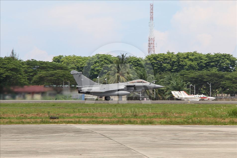 Fransız Deniz Kuvvetlerine ait savaş uçağı Endonezya'nın Açe kentine zorunlu iniş yaptı
