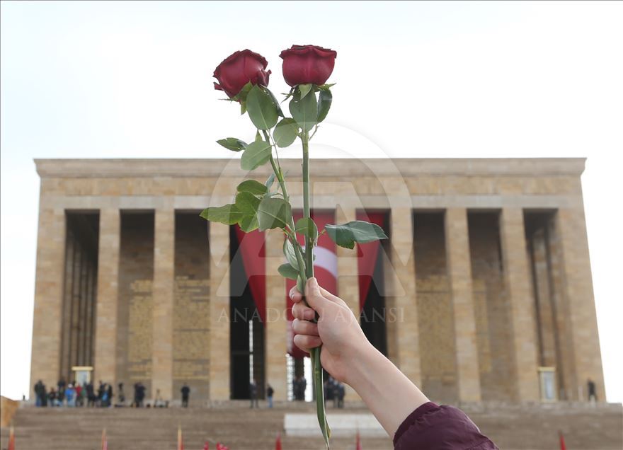 تركيا تحيي ذكرى أتاتورك وتحتفل بعيد الشباب