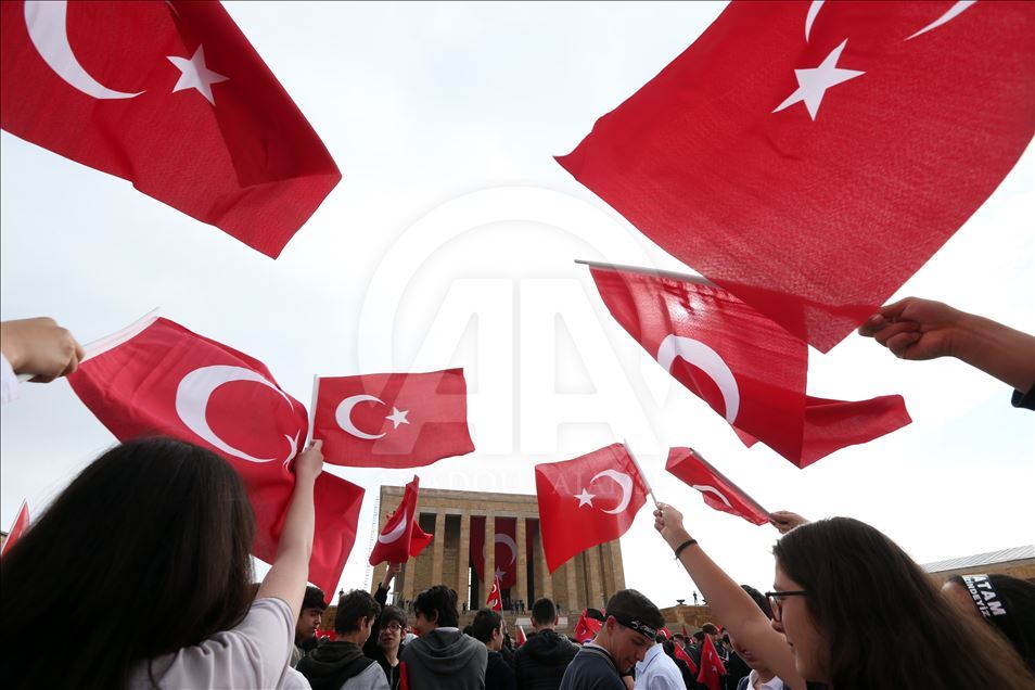 تركيا تحيي ذكرى أتاتورك وتحتفل بعيد الشباب