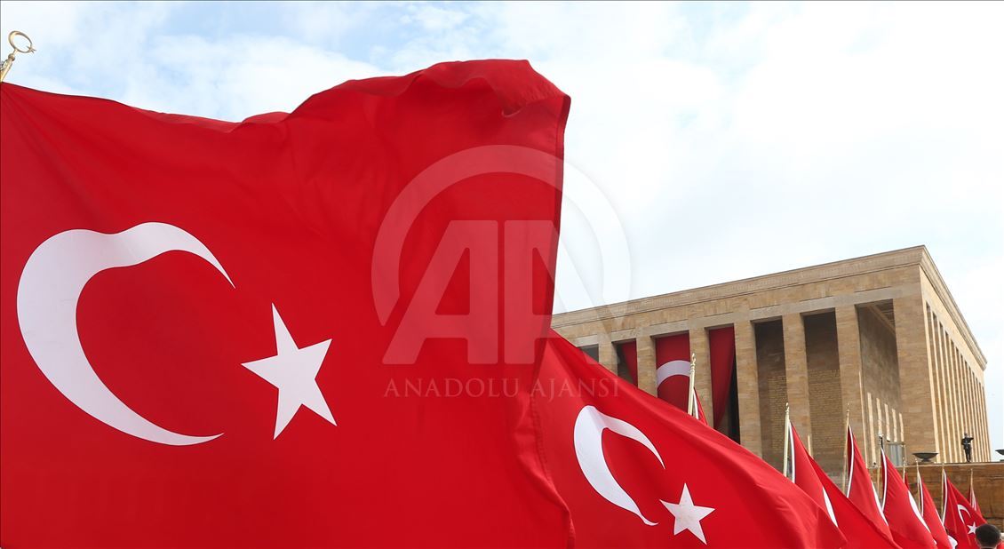 تركيا تحيي ذكرى أتاتورك وتحتفل بعيد الشباب