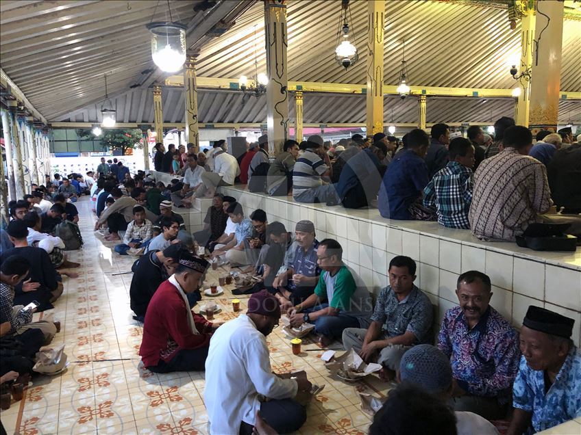 "أسواق الظهيرة".. جزء مهم من ثقافة رمضان في إندونيسيا