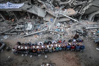 Entre escombros, los ciudadanos de Gaza organizan su Iftar