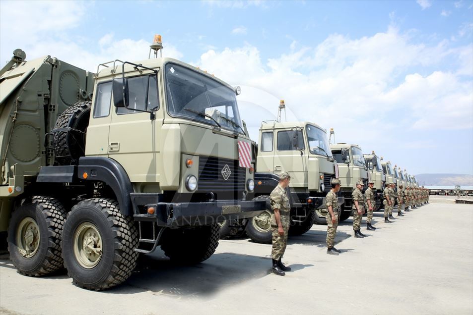 Azerbaycan ordusu geniş kapsamlı tatbikata başladı 