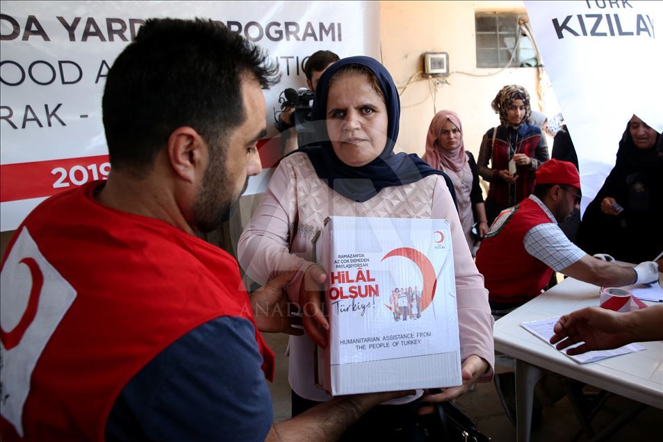 Türk Kızılaydan Irak'ta ihtiyaç sahibi ailelere gıda yardımı
