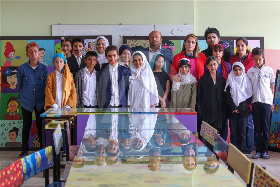 Ünlü ressamların eserlerini canlandırdılar
