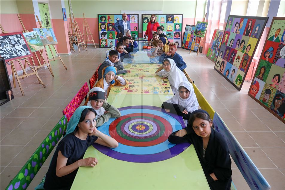 Ünlü ressamların eserlerini canlandırdılar