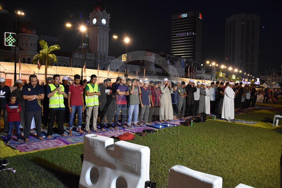 HUZUR VE BEREKET AYI RAMAZAN - Malezya'da ramazanın ruhu toplu iftar etkinliklerinde yaşanıyor