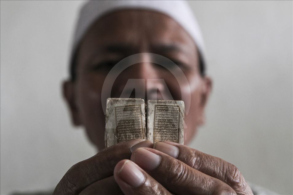 Endonezya'daki küçük el yazması Kur'an-ı Kerim