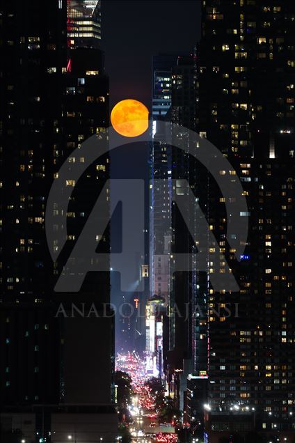 منظره زیبای ماه کامل در نیویورک 