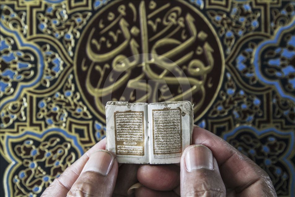 Endonezya'daki küçük el yazması Kur'an-ı Kerim