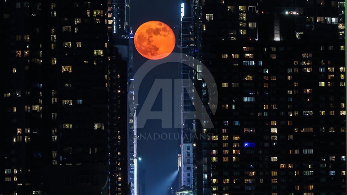 منظره زیبای ماه کامل در نیویورک