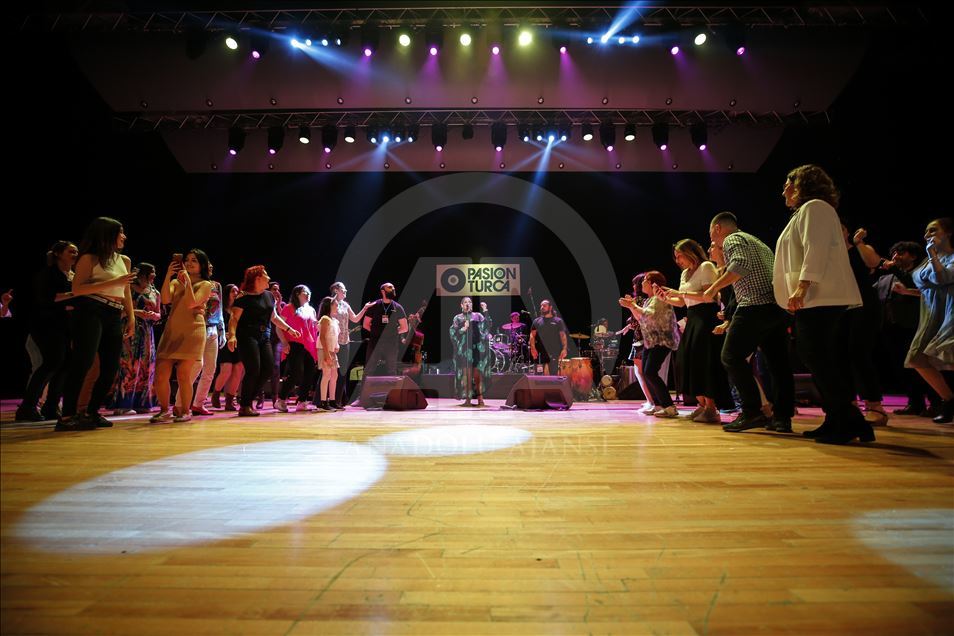 Pink Martini Ankara'da konser verdi