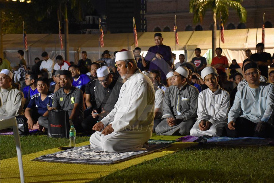 HUZUR VE BEREKET AYI RAMAZAN - Malezya'da ramazanın ruhu toplu iftar etkinliklerinde yaşanıyor