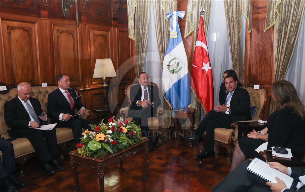 دیدار وزیر خارجه ترکیه با رئیس جمهور گواتمالا
