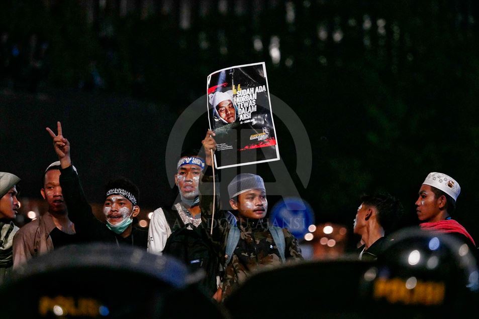 Protesta masiva en Yakarta termina en violencia