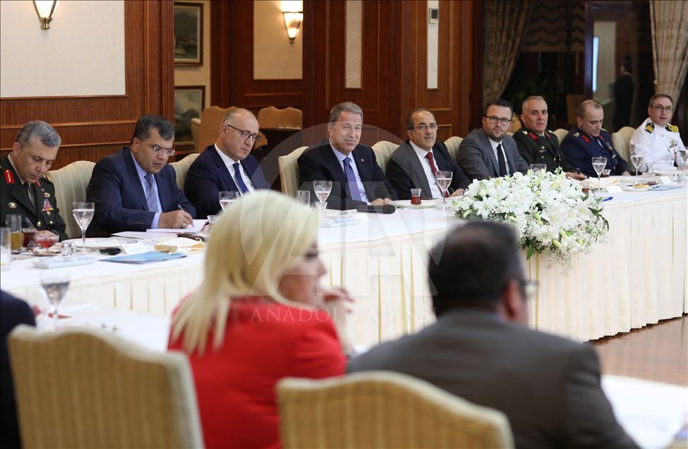 Akar, gazetecilerle iftarda bir araya geldi