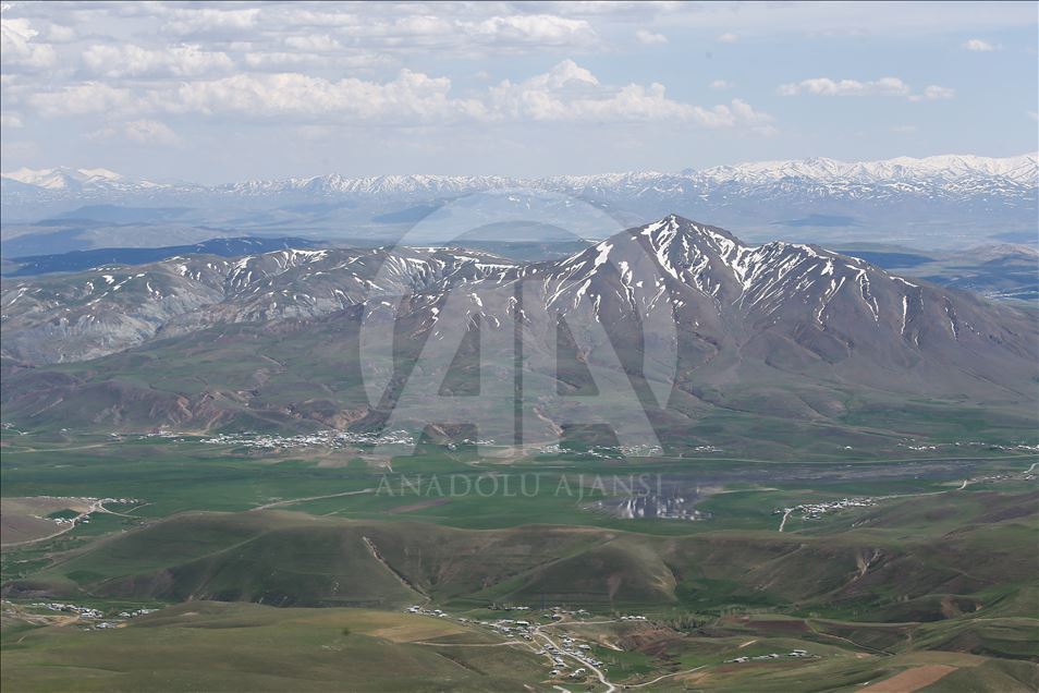 Zirveden doğaya kuş bakışı