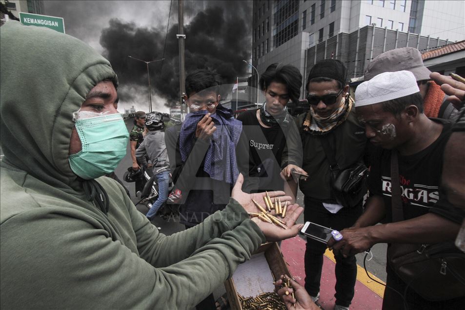 Endonezya'da seçim protestoları hayatı olumsuz etkiledi