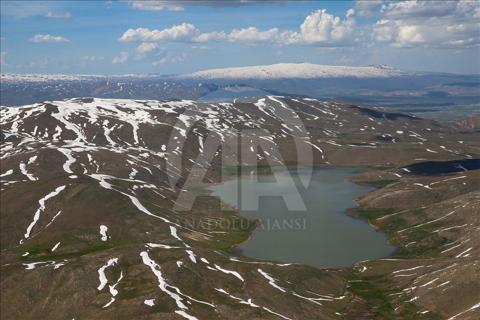 Zirveden doğaya kuş bakışı