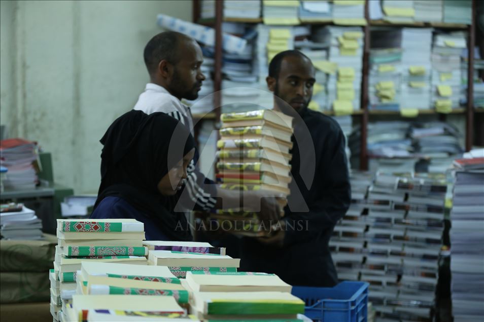 "الديانة التركي" يوزع 15 ألف نسخة قرآن بـ"الأمهرية" في إثيوبيا
