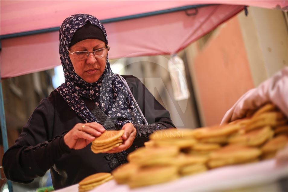The first female chef of Palestinian 'Kadayif' dessert in Gaza