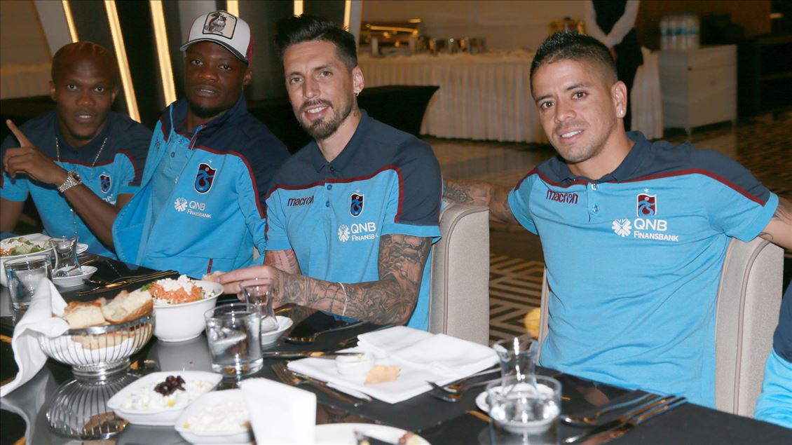Trabzonsporlu futbolcular, iftar yemeğinde bir araya geldi