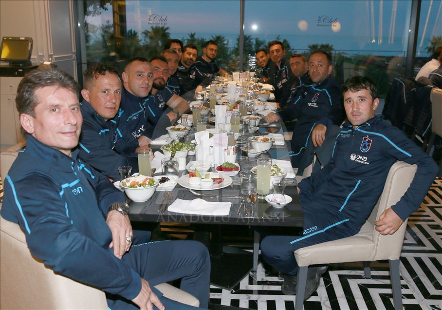 Trabzonsporlu futbolcular, iftar yemeğinde bir araya geldi