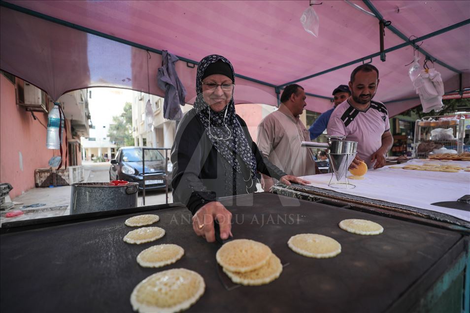 The first female chef of Palestinian 'Kadayif' dessert in Gaza