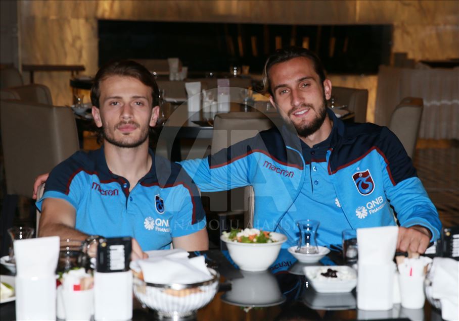 Trabzonsporlu futbolcular, iftar yemeğinde bir araya geldi