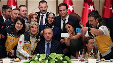 Cumhurbaşkanı Erdoğan sağlık çalışanlarıyla iftarda bir araya geldi