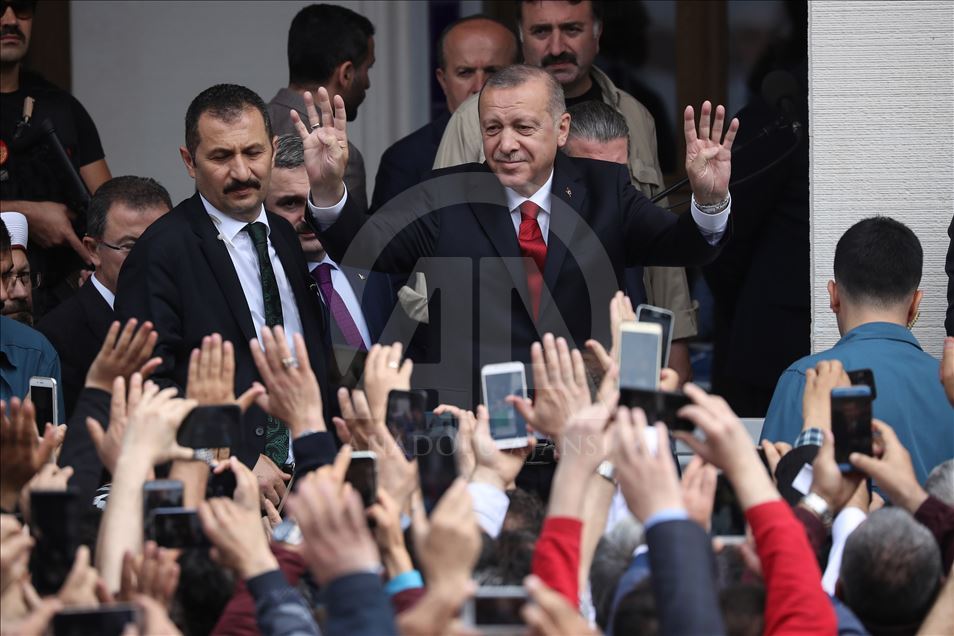 أردوغان يفتتح مسجدا في منطقة أيوب سلطان بإسطنبول
