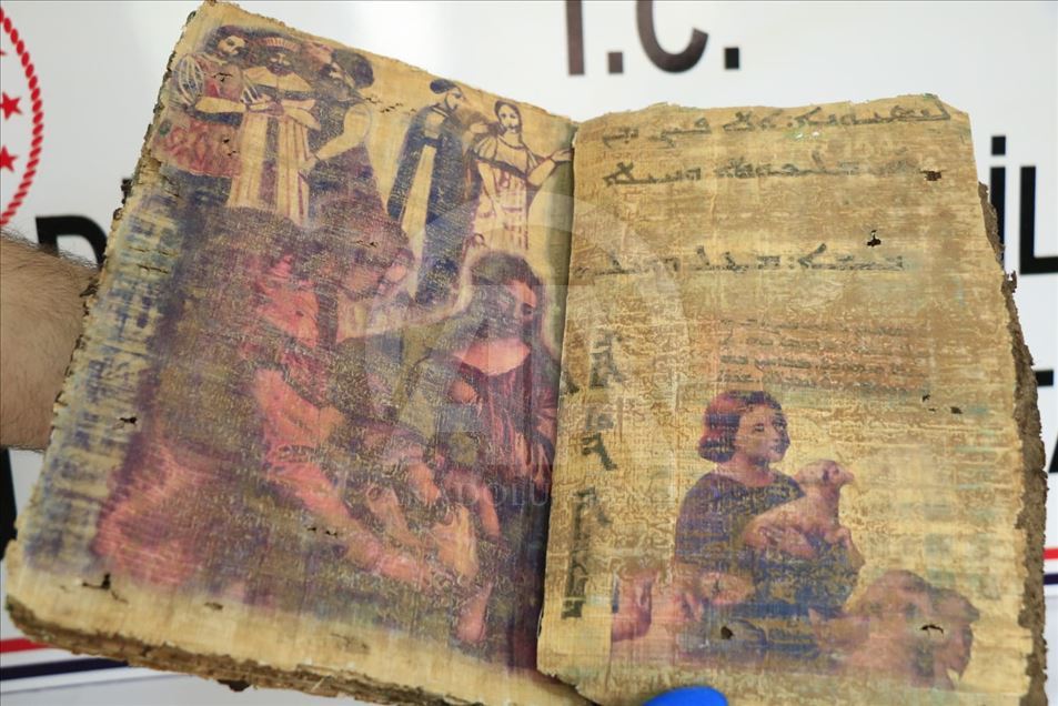 В Турции пытались продать уникальную книгу VIII века