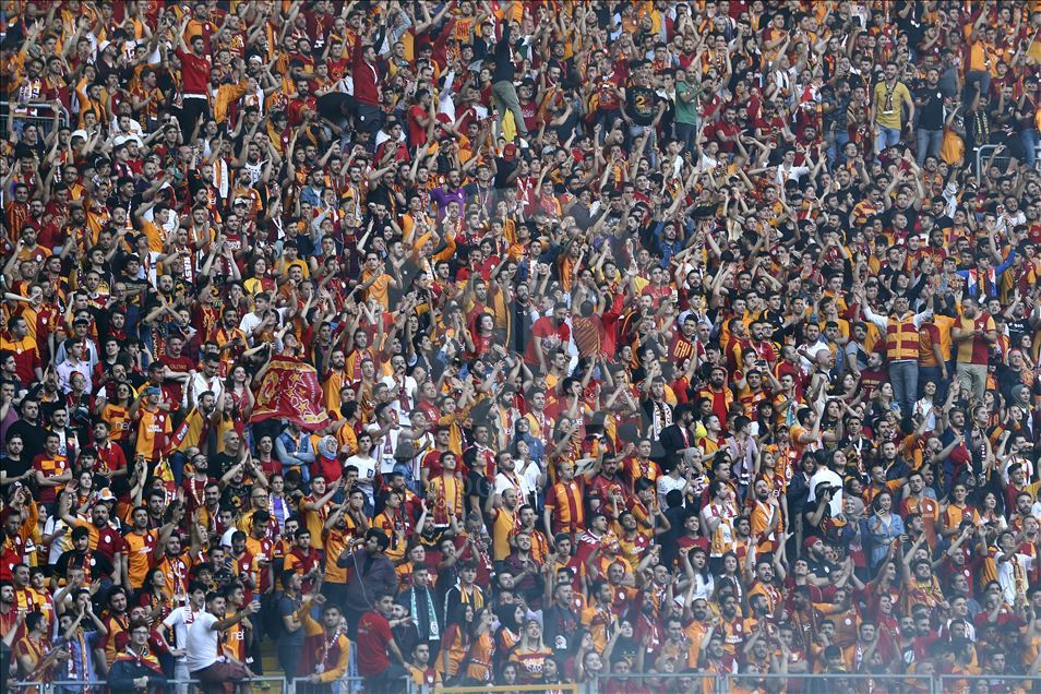 ​Galatasaray şampiyonluğunu kutluyor
