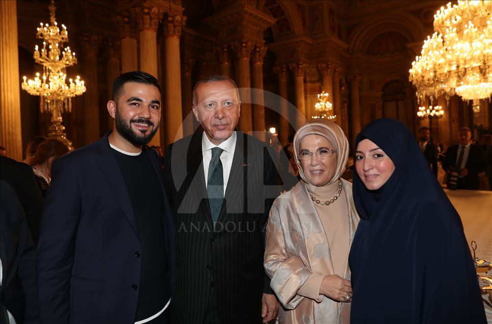 Dolmabahçe Sarayı'nda sanatçı ve sporcular ile iftar programı