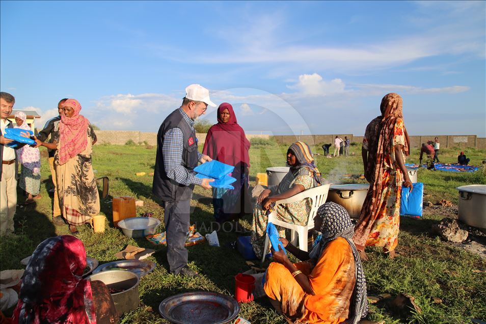 Etiyopyalı ve Somalili ailelere Türkiye'den yardım eli